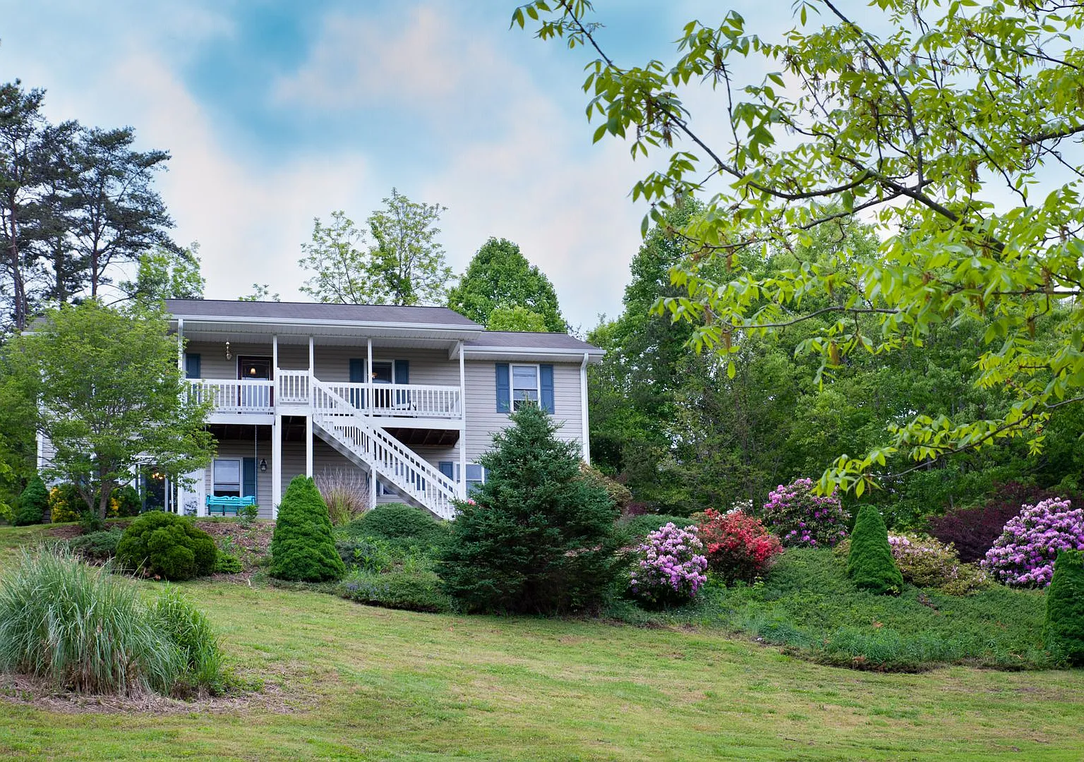 West Asheville - Large Well Kept 3/3 Home — Photo 2