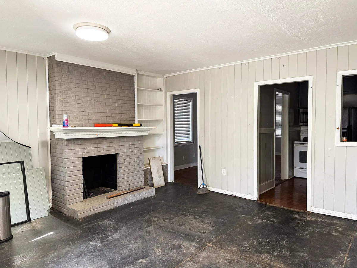 Building Photo - 1027 Waring Rd