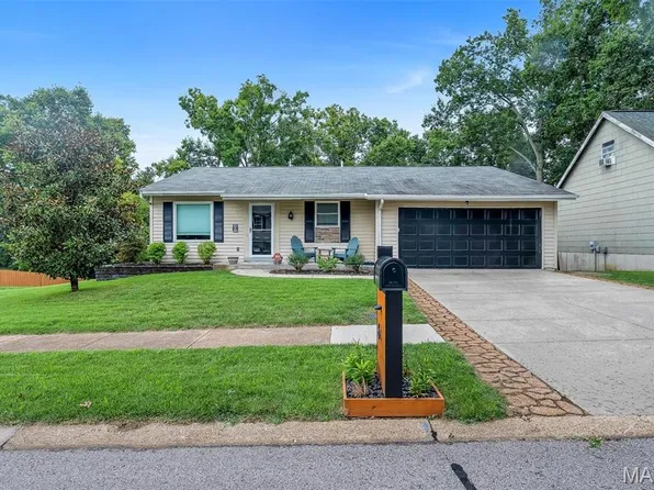 6 Fawn Meadows Dr, Eureka, MO 63025