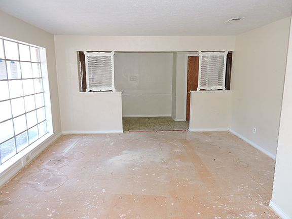 2nd image of 402 Park Ln