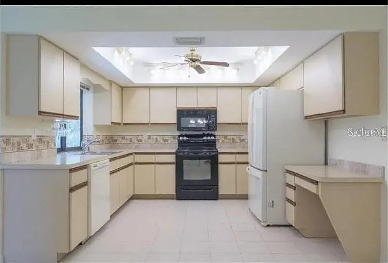 25230 Campos Dr — Photo 3