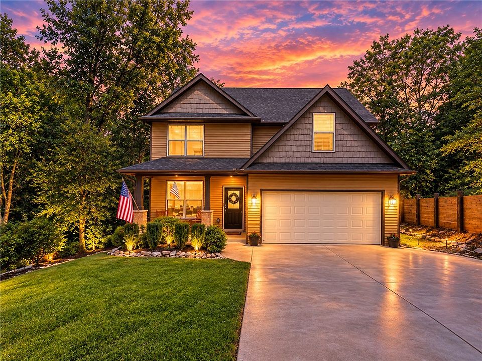 1st image of 200 Hunters Woods Dr