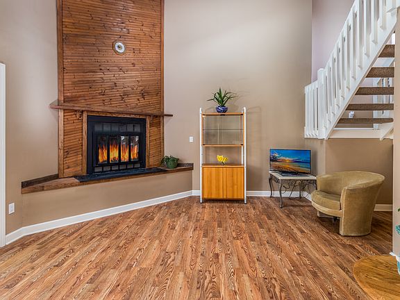 2nd image of 4032 Sherman Oaks Ave