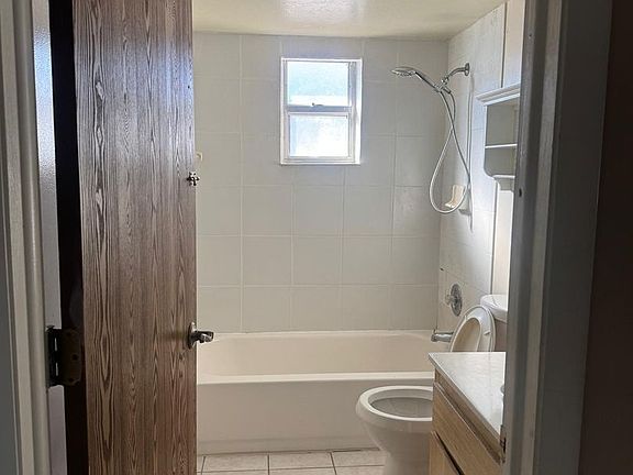 3rd image of 517 SE 23rd Pl