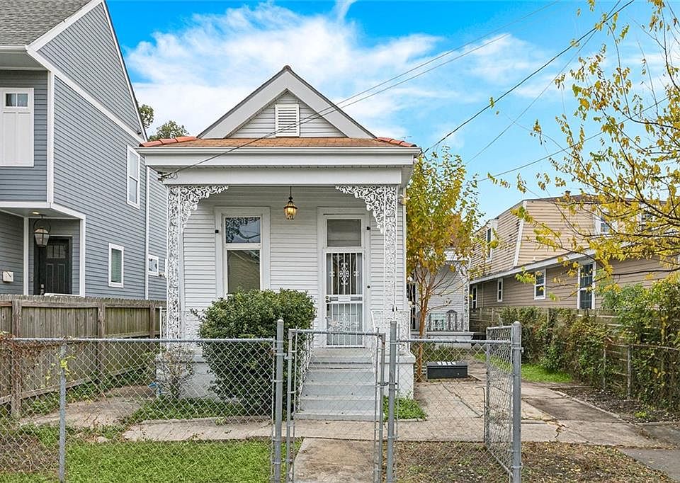 1st image of 2415 Amelia St