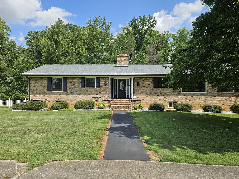 133 Sunshine Dr — Photo 1