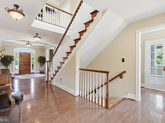 5th image of 879 Ashbourne Way