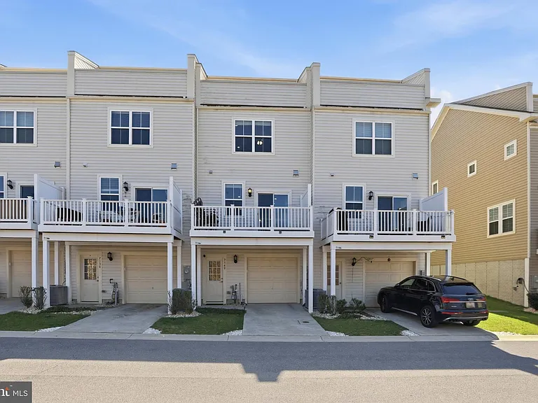 7140 Banbury Dr — Photo 44