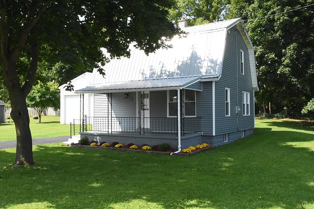 1146 Pleasant St photo 1