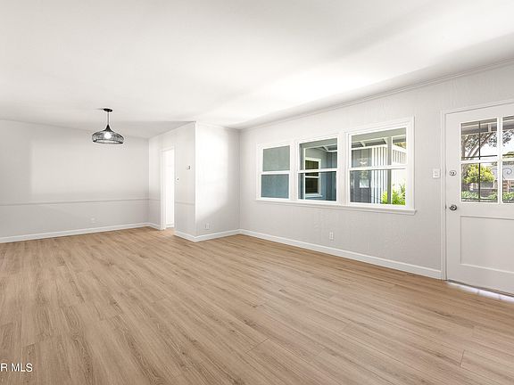 5th image of 360 Frances St