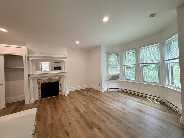 4517 Chester Ave #2F — Photo 4