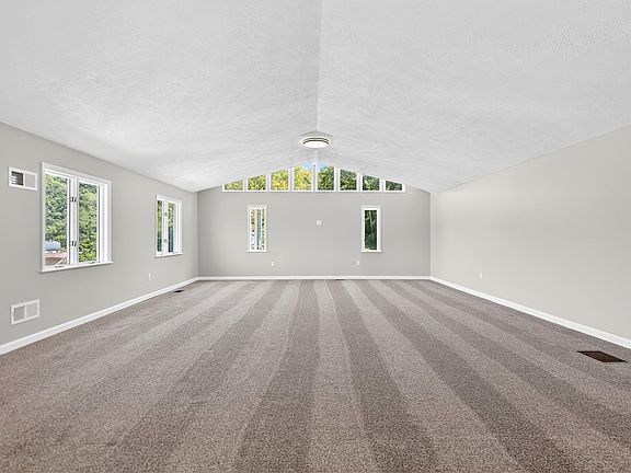 3rd image of 221 Matteo St