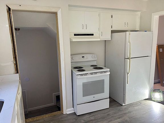 4th image of 2043 N Highland St