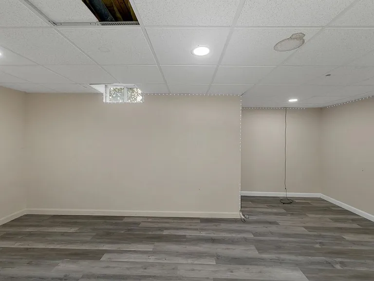 32 Suffolk Ct — Photo 30