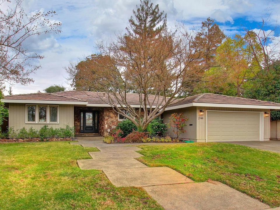 2nd image of 2749 Latham Dr