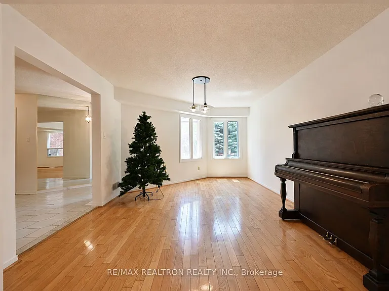 10 Pinewood Dr — Photo 4