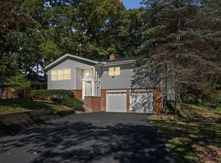 306 Dunbar Rd, Mundelein, IL 60060