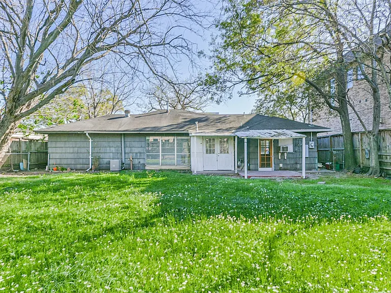 4710 Wedgewood Dr — Photo 16