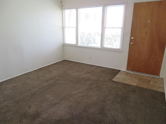 3rd image of 10819 Curtis St
