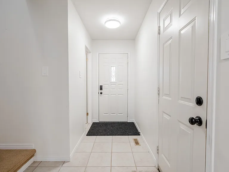 235 Rossmore Ct — Photo 3