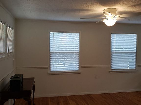 4th image of 723 Palm Dr SE