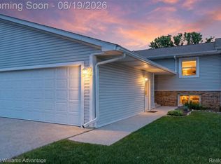572 River Pointe Ct, Milan, MI 48160