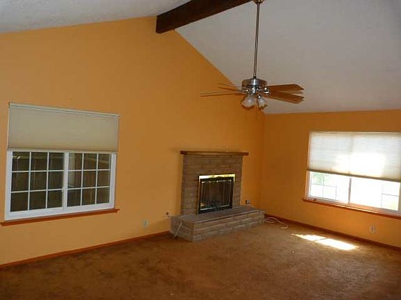 3rd image of 2821 Greenwood Dr