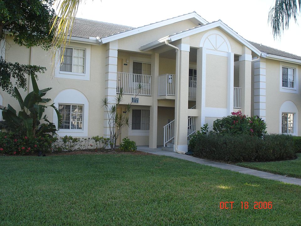 Great community in popular North Naples.