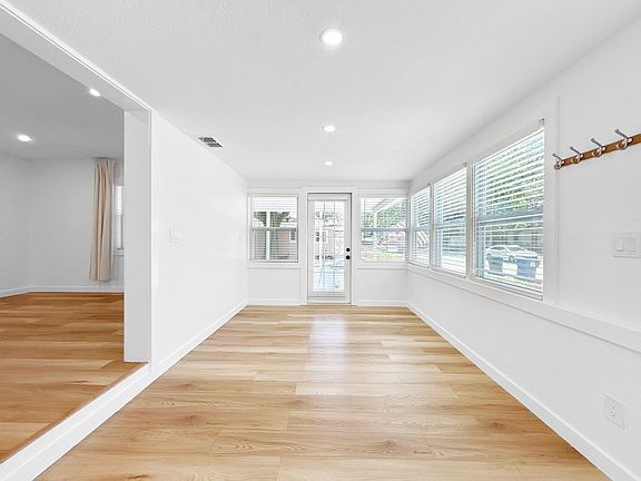 2nd image of 4631 Queensboro Ave S #4631