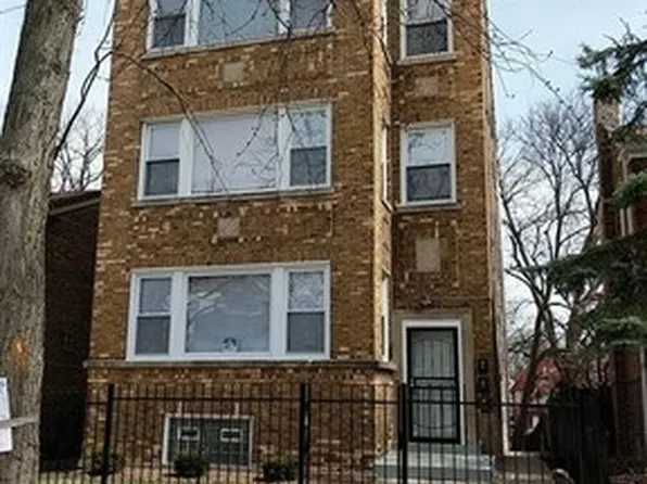 9133 S Essex Ave, Chicago, IL 60617