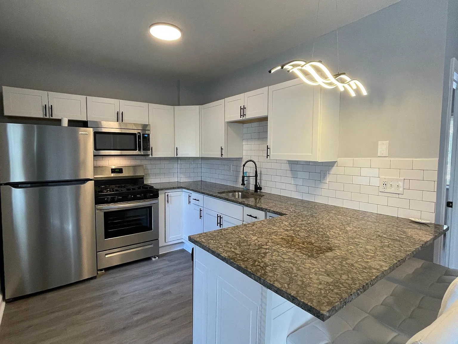 1 bed, 720 sqft, $1,350 — Photo 2