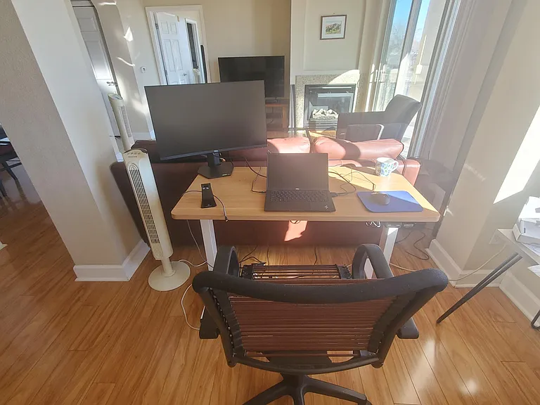 Sit / Stand motorized desk included