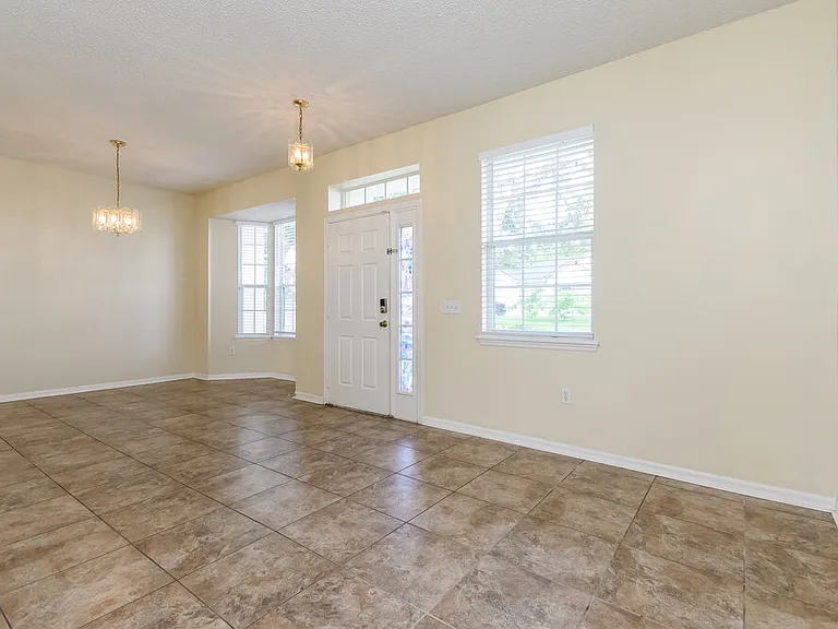 2510 Sherbrook Ln — Photo 3