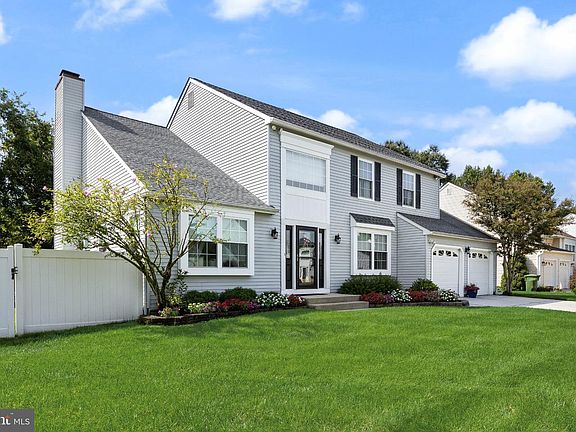 3rd image of 4 Clifford Ln