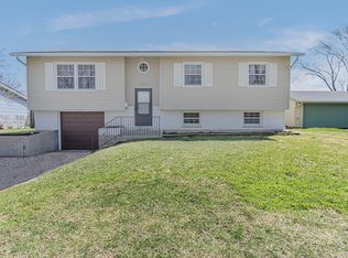 6925 Edgebrook Ln, Hanover Park, IL 60133