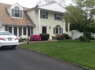 25 Aspen St, Port Jefferson Station, NY 11776