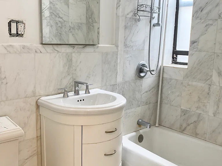 1716 2nd Ave #4C — Photo 5