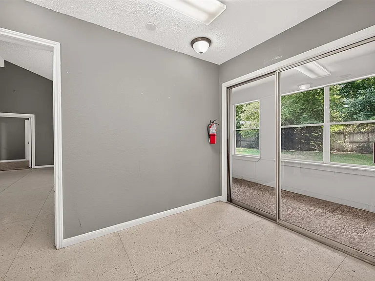 19002 Mirror Lake Dr — Photo 17