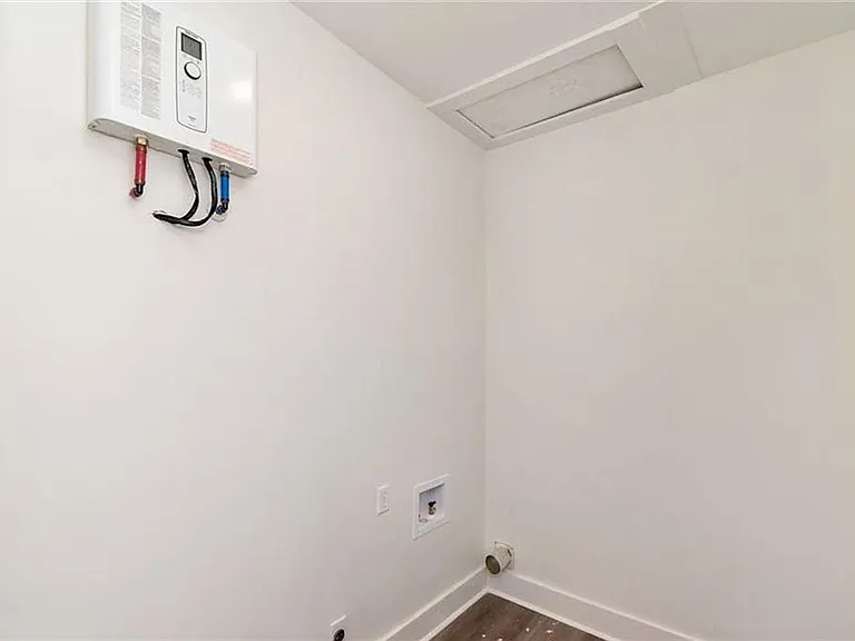 704 Marine St — Photo 20