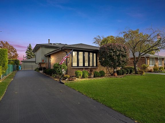 2nd image of 13749 Crestview Ct
