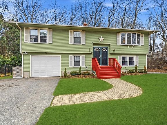 5th image of 48 Roger Williams Dr