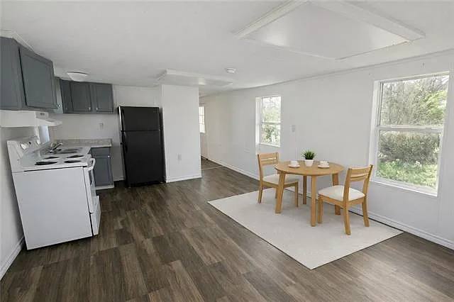 3 bed, 1.0 bath, 880 sqft, $1,100 — Photo 1