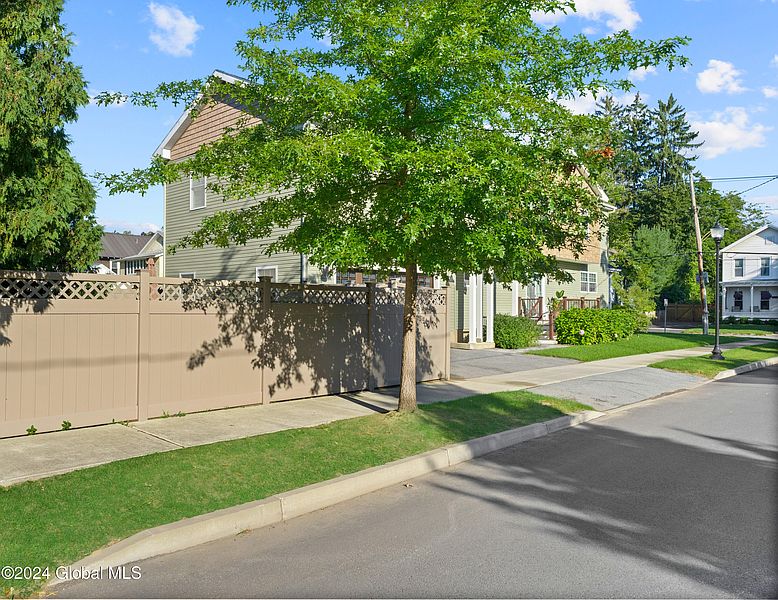 5th image of 138 Lincoln Avenue