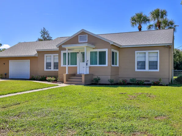 207 E Halifax Ave, Oak Hill, FL 32759