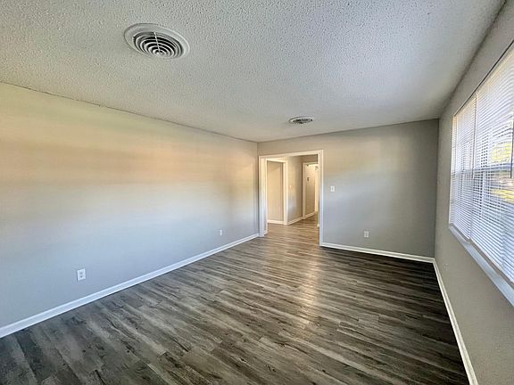 4th image of 4120 Englewood Dr