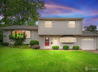 10 Denman Dr, Fords, NJ 08863