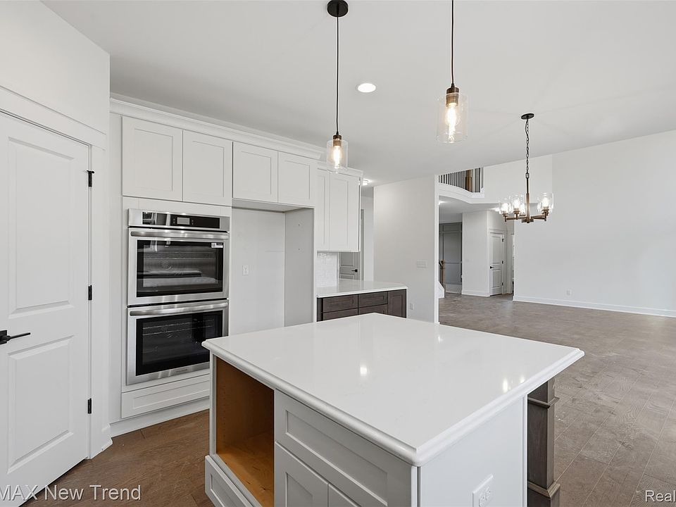 24488 Pembrooke Dr, photo 17