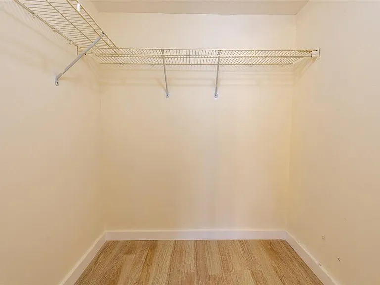6061 N Falls Circle Dr #402 — Photo 21