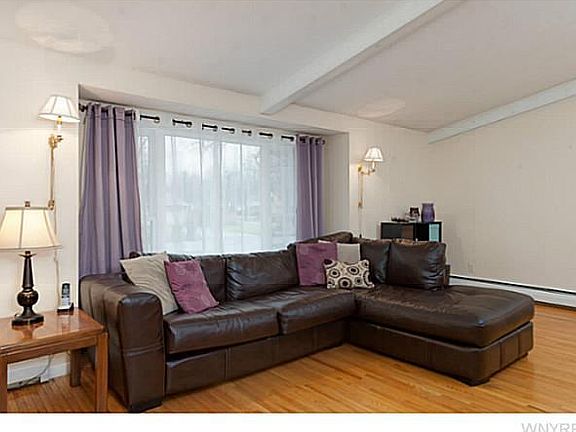 2nd image of 47 Old Farm Cir