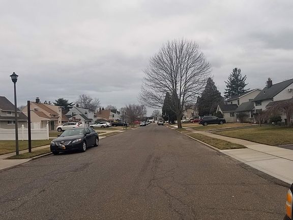 5th image of 11 College Ln